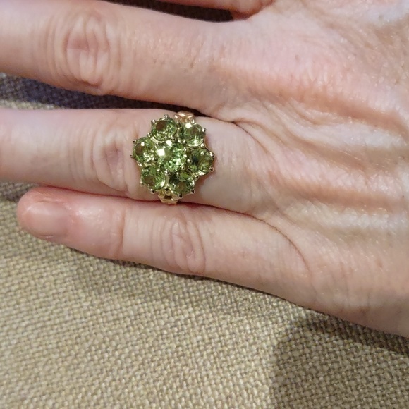 Peridot ring set in 10kt yellow gold - Picture 2 of 12